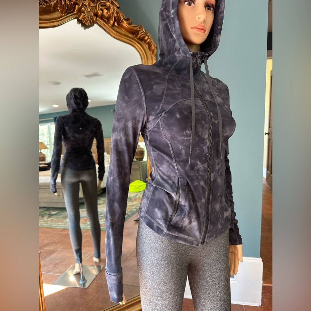 Blue tie-dye Lululemon Zip up 💟